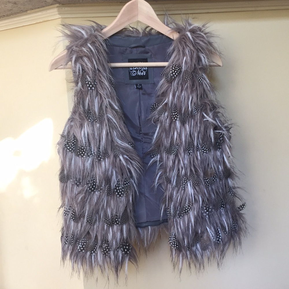 Faux fur vest with feathers, size S